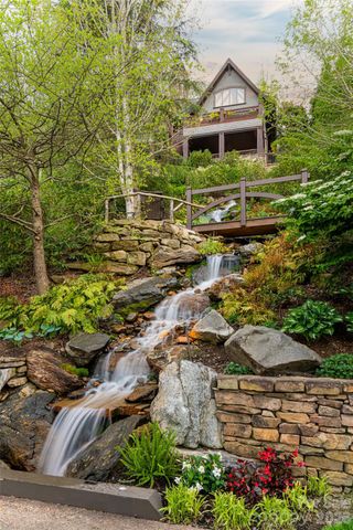 66 N Deerhaven Lane, Asheville, NC 28803