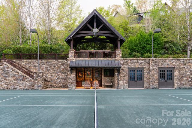 66 N Deerhaven Lane, Asheville, NC 28803
