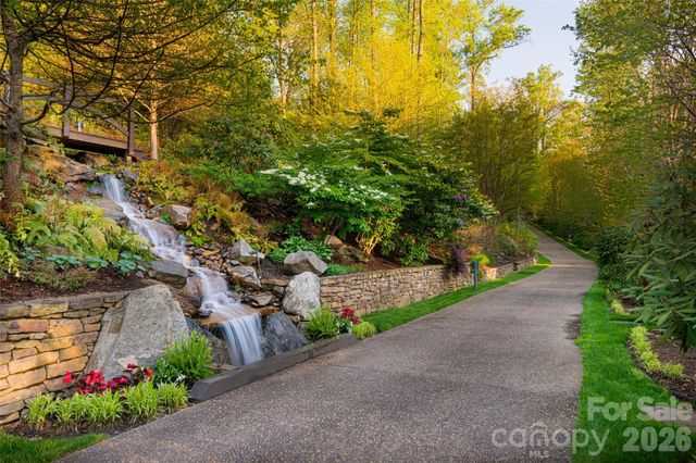 66 N Deerhaven Lane, Asheville, NC 28803
