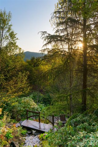 66 N Deerhaven Lane, Asheville, NC 28803