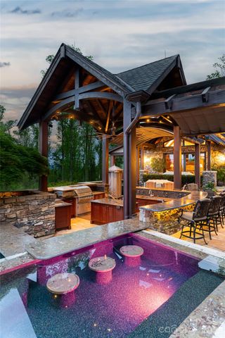 66 N Deerhaven Lane, Asheville, NC 28803