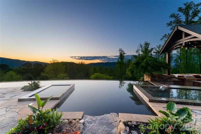 66 N Deerhaven Lane, Asheville, NC 28803