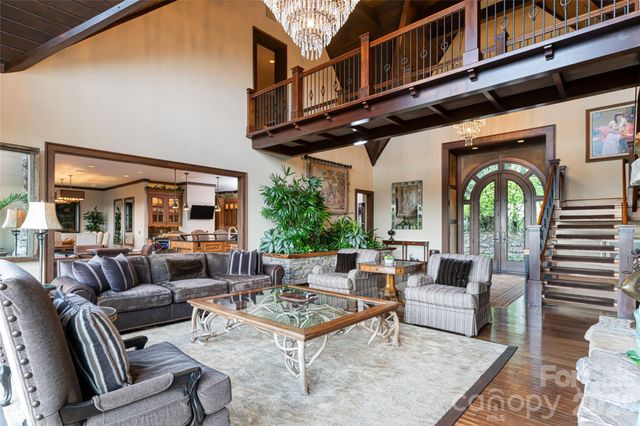 66 N Deerhaven Lane, Asheville, NC 28803