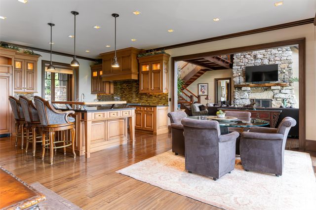 66 N Deerhaven Lane, Asheville, NC 28803