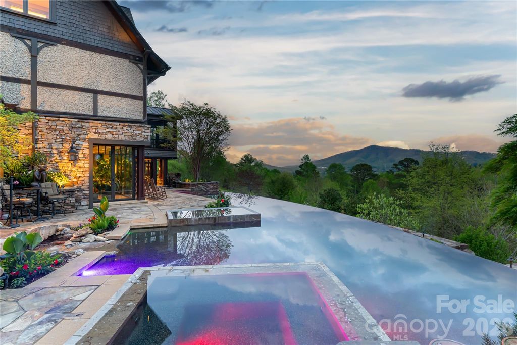 66 N Deerhaven Lane, Asheville, NC 28803