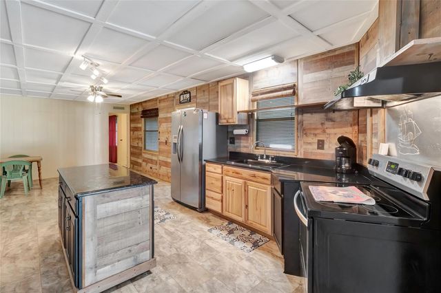 1409 RIDGE ROAD, Tavares, FL 32778