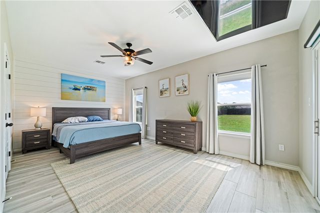 2126 Shoreline Vista Dr, Corpus Christi, TX 78418
