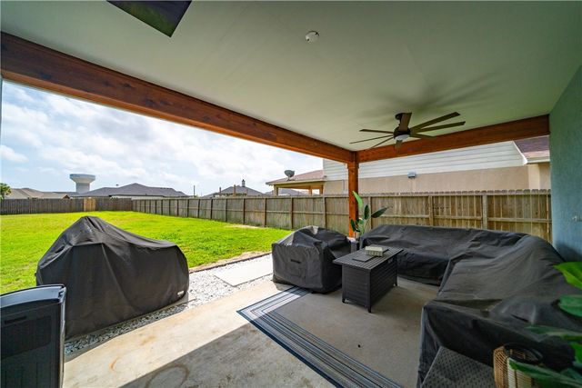 2126 Shoreline Vista Dr, Corpus Christi, TX 78418