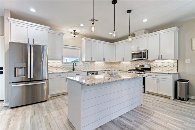 2126 Shoreline Vista Dr, Corpus Christi, TX 78418