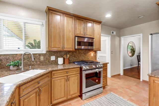 2780 63rd St, Sacramento, CA 95817