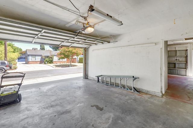 2780 63rd St, Sacramento, CA 95817