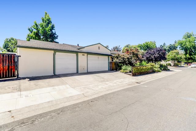 2780 63rd St, Sacramento, CA 95817