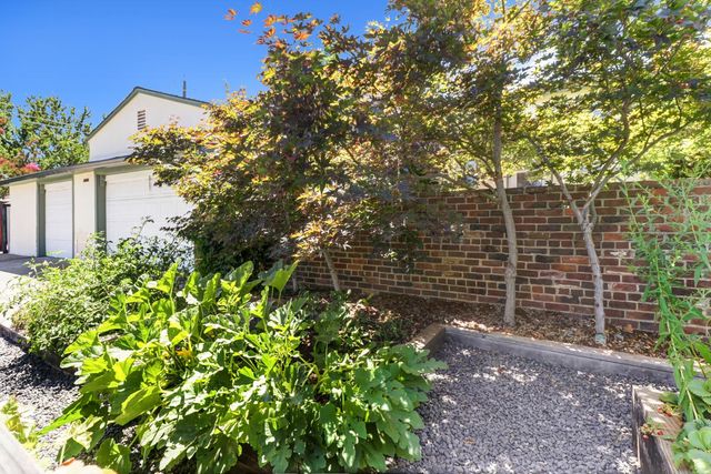 2780 63rd St, Sacramento, CA 95817