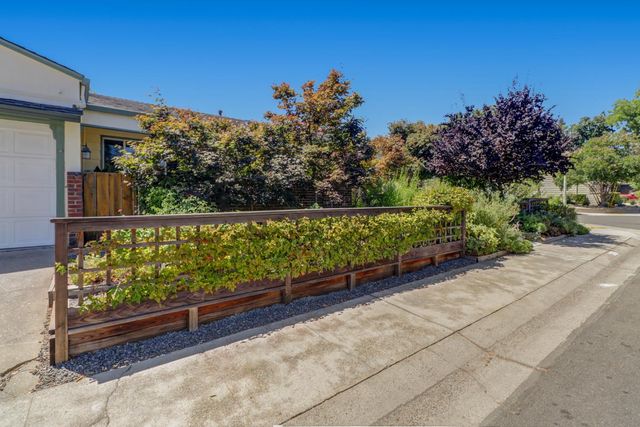 2780 63rd St, Sacramento, CA 95817