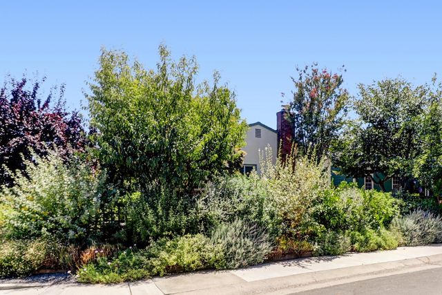 2780 63rd St, Sacramento, CA 95817