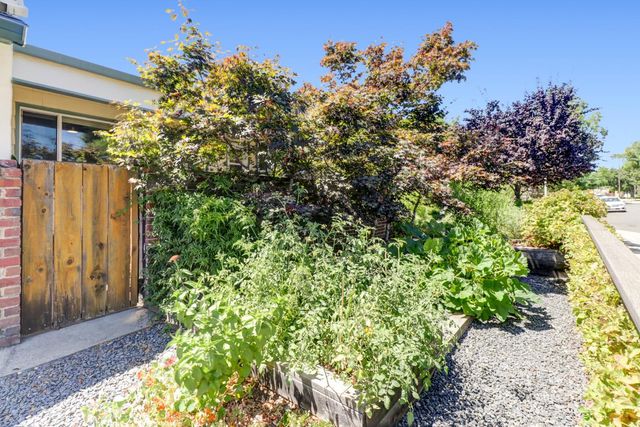2780 63rd St, Sacramento, CA 95817