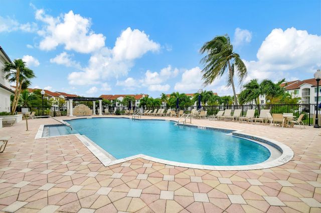 704 Villa Circle 704, Boynton Beach, FL 33435