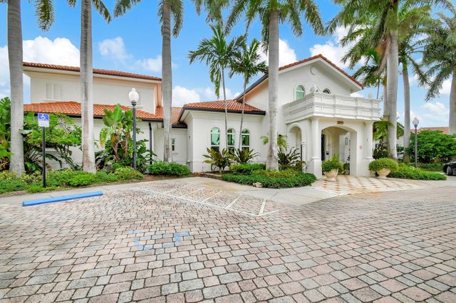 704 Villa Circle 704, Boynton Beach, FL 33435