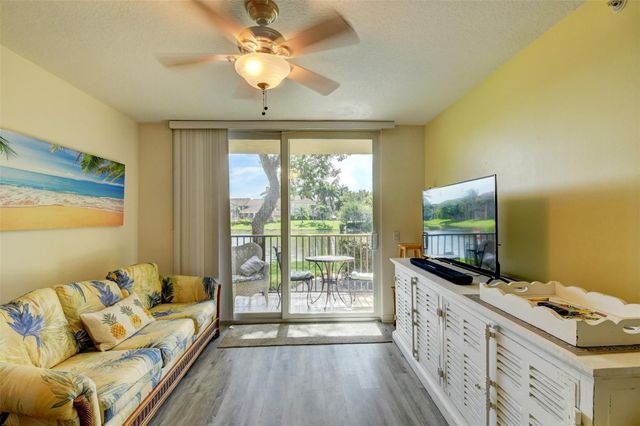 704 Villa Circle 704, Boynton Beach, FL 33435