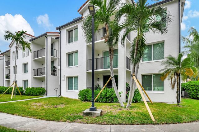 704 Villa Circle 704, Boynton Beach, FL 33435