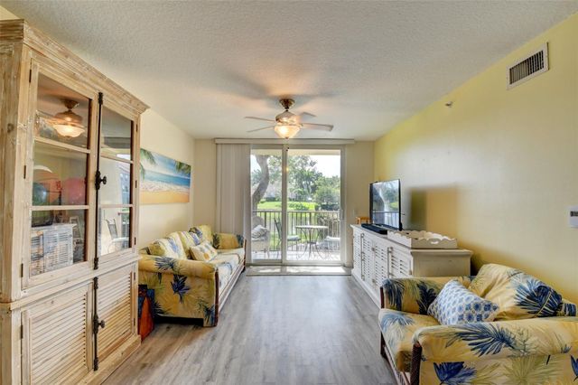 704 Villa Circle 704, Boynton Beach, FL 33435