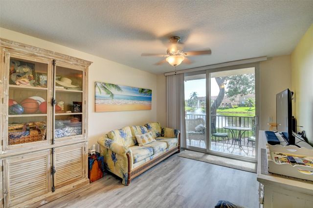 704 Villa Circle 704, Boynton Beach, FL 33435