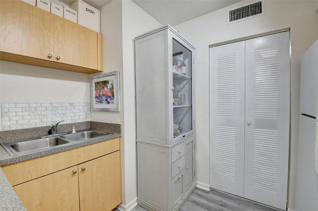 704 Villa Circle 704, Boynton Beach, FL 33435