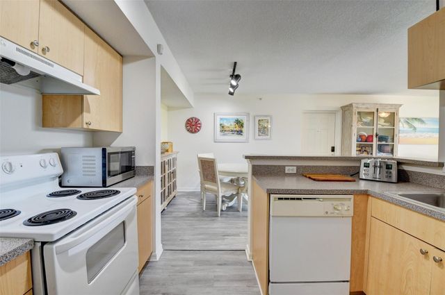 704 Villa Circle 704, Boynton Beach, FL 33435