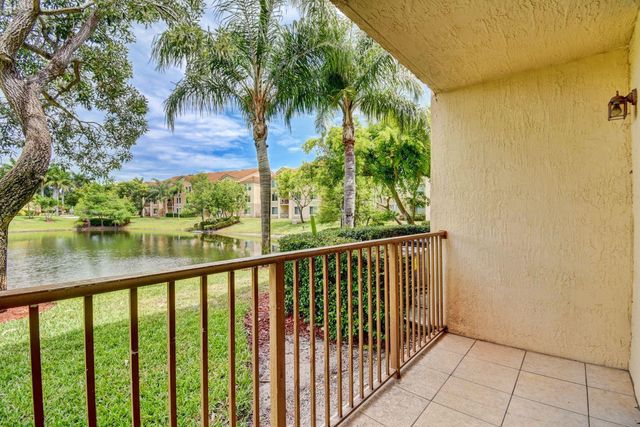704 Villa Circle 704, Boynton Beach, FL 33435
