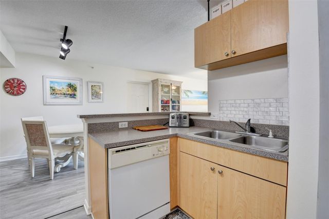 704 Villa Circle 704, Boynton Beach, FL 33435