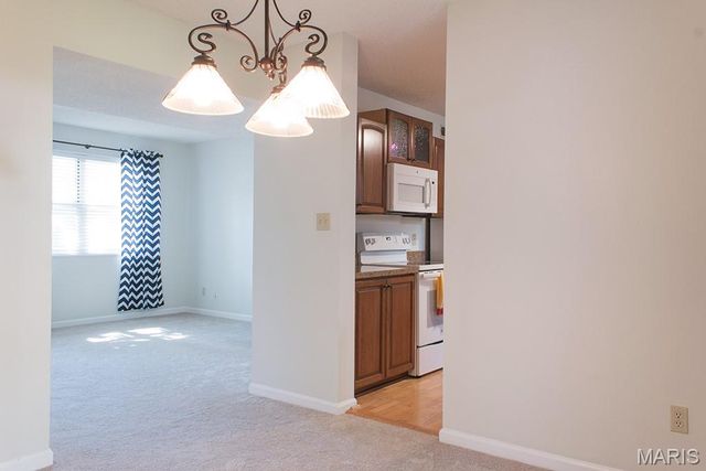 9071 Wrenwood Lane, Brentwood, MO 63144