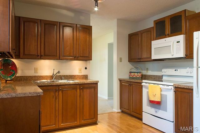 9071 Wrenwood Lane, Brentwood, MO 63144