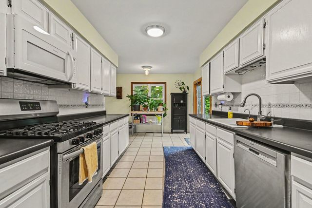 1021 Colony Drive, Crystal Lake, IL 60014
