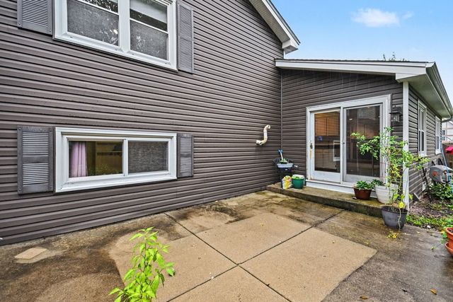 1021 Colony Drive, Crystal Lake, IL 60014