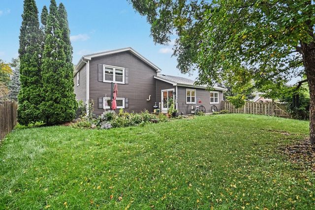 1021 Colony Drive, Crystal Lake, IL 60014