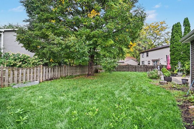 1021 Colony Drive, Crystal Lake, IL 60014