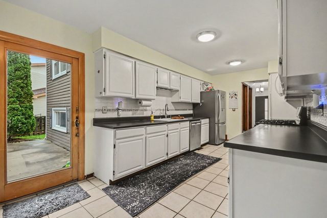 1021 Colony Drive, Crystal Lake, IL 60014