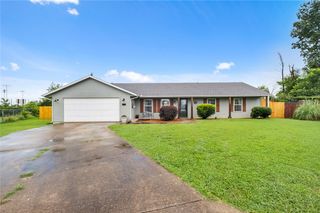 821 N 12th Terrace, Rogers, AR 72756
