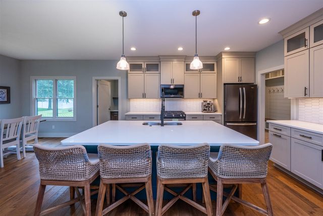 1874 Fox Prairie Road, Saint Joseph, MI 49085