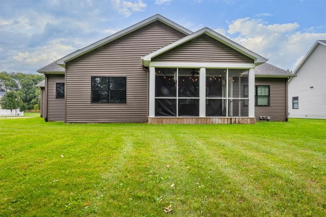 1874 Fox Prairie Road, Saint Joseph, MI 49085