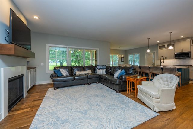 1874 Fox Prairie Road, Saint Joseph, MI 49085