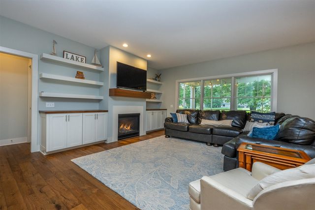 1874 Fox Prairie Road, Saint Joseph, MI 49085
