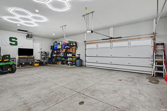 11391 Carson City Drive, Osceola, IN 46561