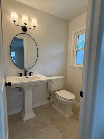 6936 N Braeburn LANE, Glendale, WI 53209