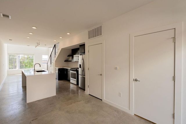 2002 E 7th ST 207, Austin, TX 78702