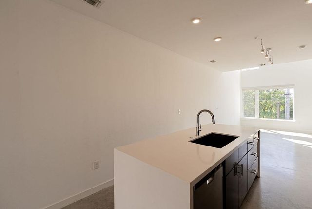 2002 E 7th ST 207, Austin, TX 78702