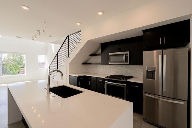 2002 E 7th ST 207, Austin, TX 78702
