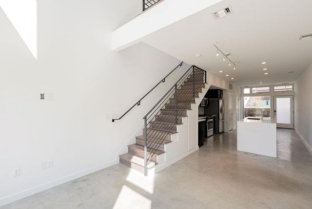 2002 E 7th ST 207, Austin, TX 78702