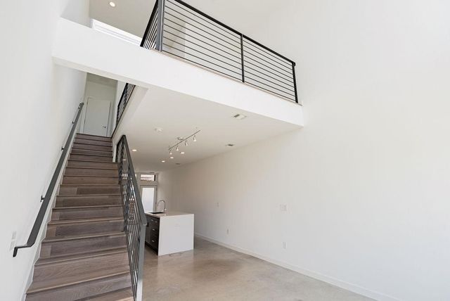 2002 E 7th ST 207, Austin, TX 78702