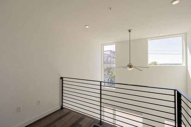2002 E 7th ST 207, Austin, TX 78702
